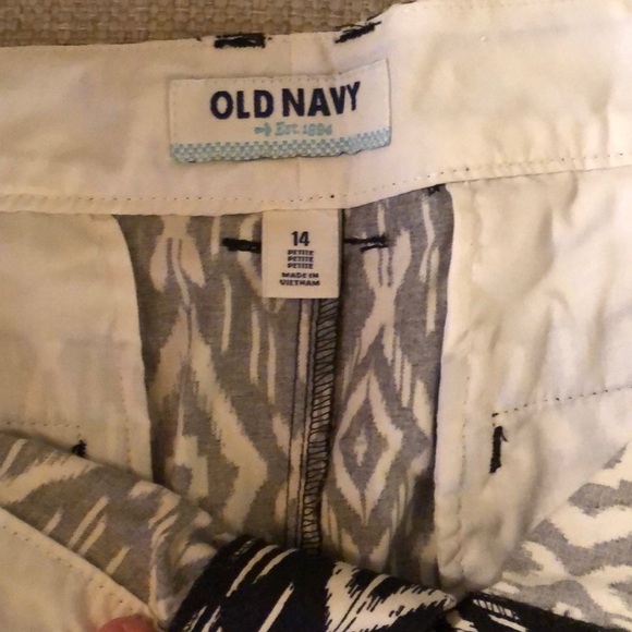 Old Navy Tribal Shorts - 14 - Picture 2 of 2